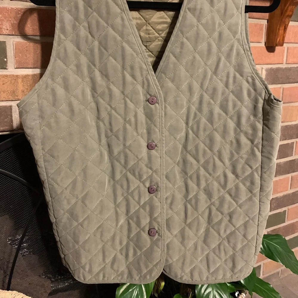 M Vintage USA Made Quited Olive ORVIS Vest - Picture 2 of 10